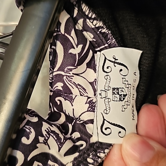 Black and white T&F jacket size medium. - Picture 2 of 3